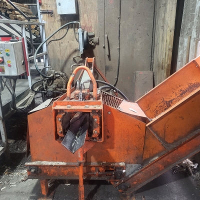 ROUND FENCING PRODUCTION MACHINERY including MORBARK PSP, HYDRAULIC POINTERS, INCISING MACHINES, LOG SORTING LINE & VARIOUS OTHER SPECIALISED MACHINES 